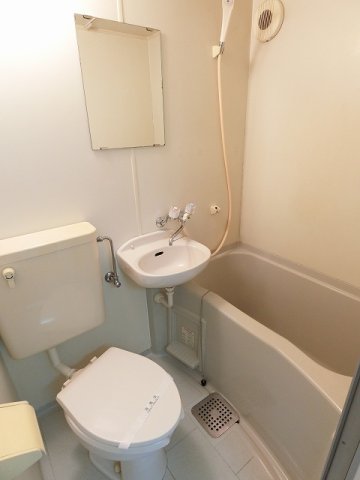 バス・シャワールーム　※室内写真は他のお部屋の参考写真です。