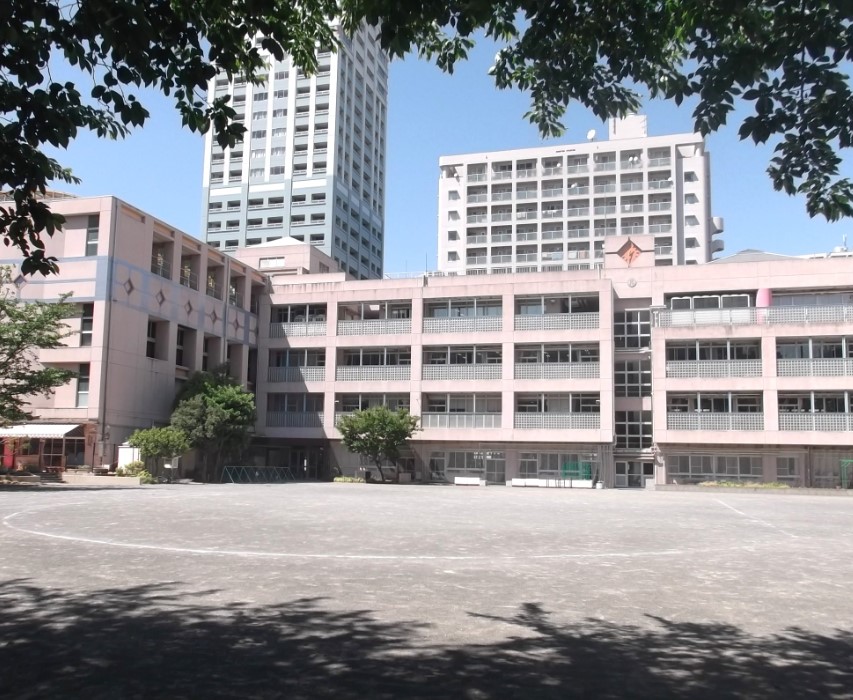 小学校　新宿区立花園小学校（小学校）まで140m