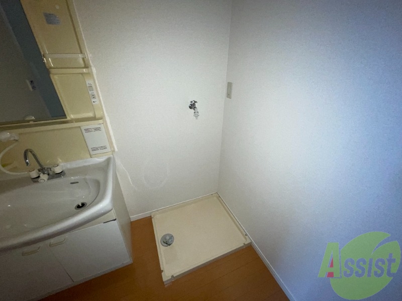 その他設備　洗濯パンが設置されており洗濯機も問題なく設置出来そうですね。