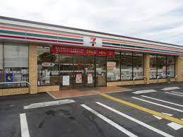 コンビニ　セブン－イレブン社梶原店（コンビニ）まで606m