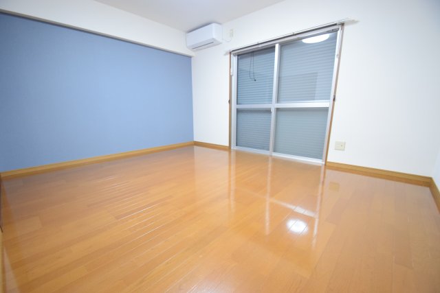 その他部屋・スペース　開放的な寝室です