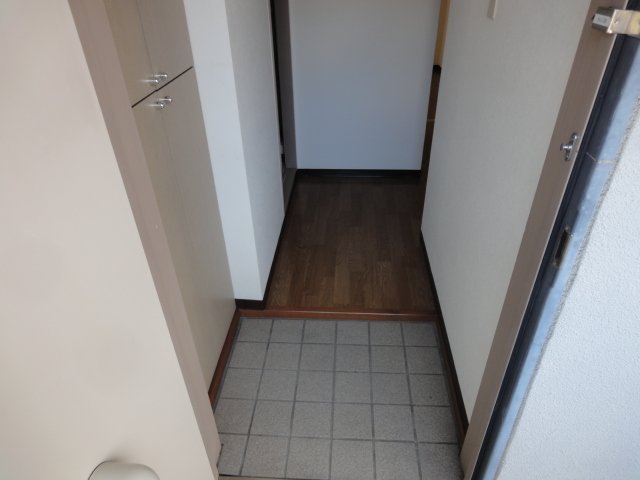 玄関　同物件別号室の写真です。