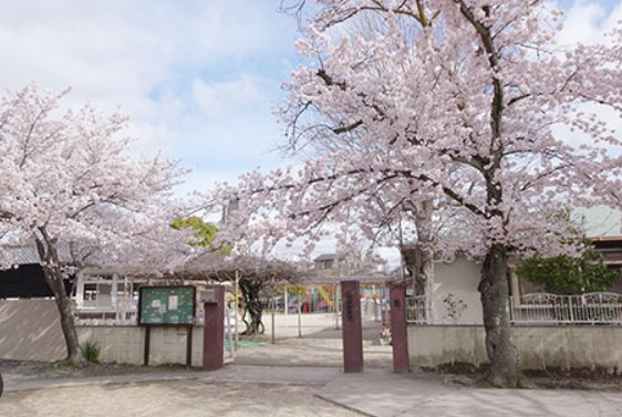 幼稚園・保育園　西山幼稚園（幼稚園・保育園）まで692m
