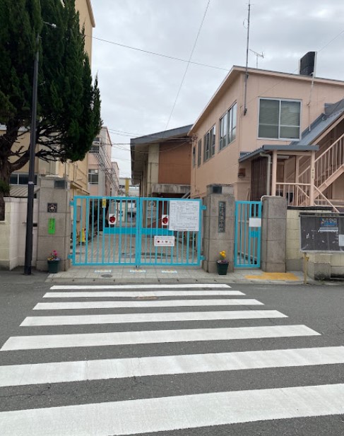 小学校　京都市立川岡小学校（小学校）まで736m
