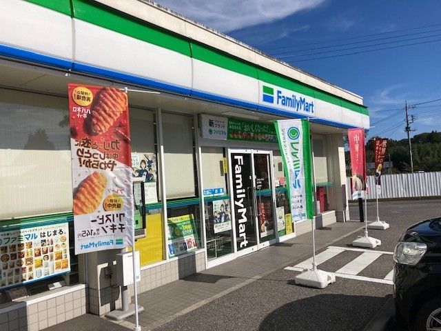 コンビニ　ファミリーマート 益子塙店（コンビニ）まで1800m