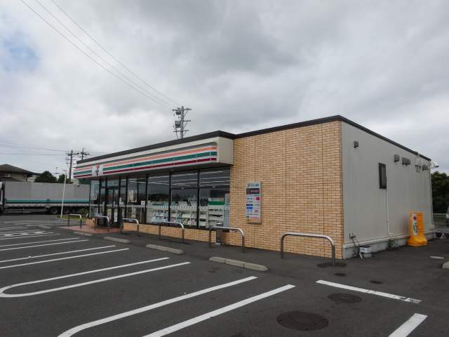 コンビニ　セブンイレブン（コンビニ）まで1900m