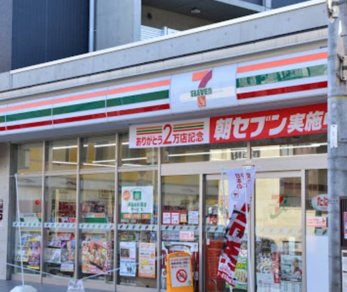 コンビニ　セブンイレブン JR西大路駅前店（コンビニ）まで864m