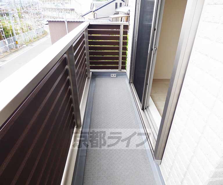 バルコニー　広く、洗濯物干せます。