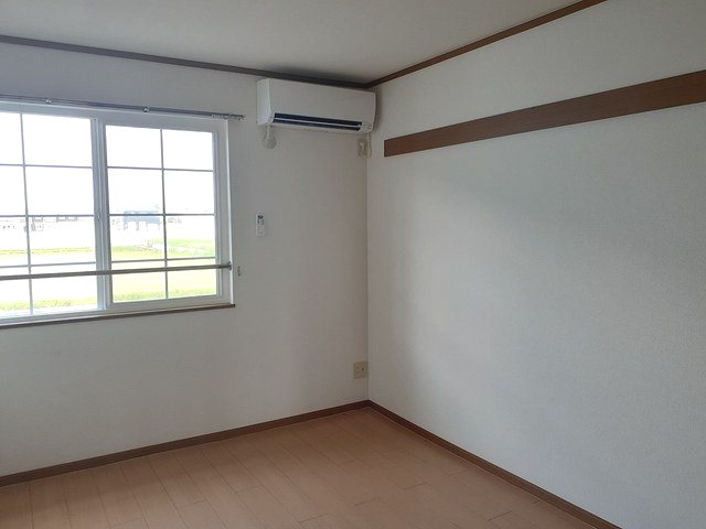 その他部屋・スペース　開放的な寝室です