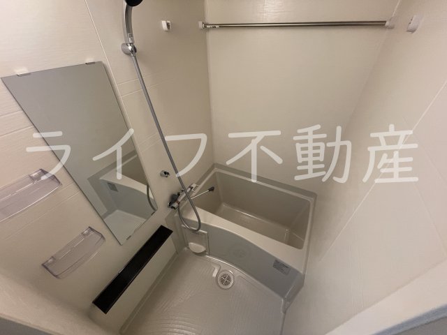 バス・シャワールーム　コンパクトで使いやすいお風呂です