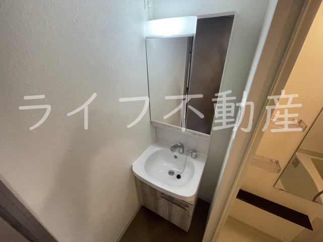 洗面設備　使いやすい独立洗面台です