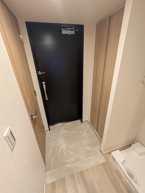玄関　※同タイプ別室参考写真