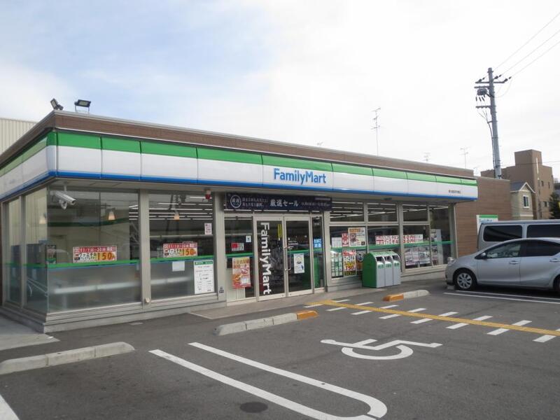 コンビニ　ファミリーマート　東大阪森河内東店（コンビニ）まで526m