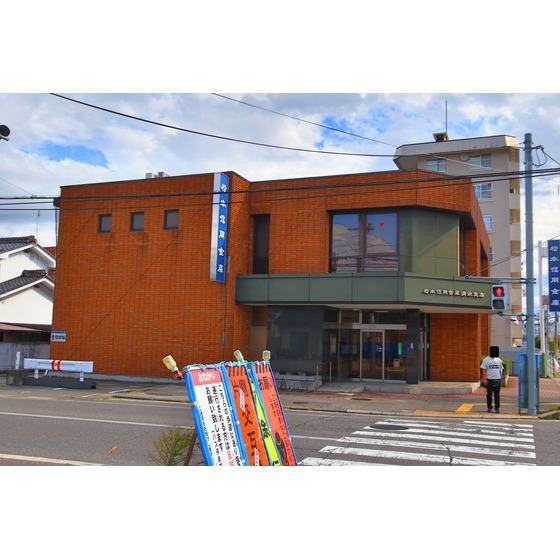 銀行　松本信用金庫清水支店（銀行）まで704m