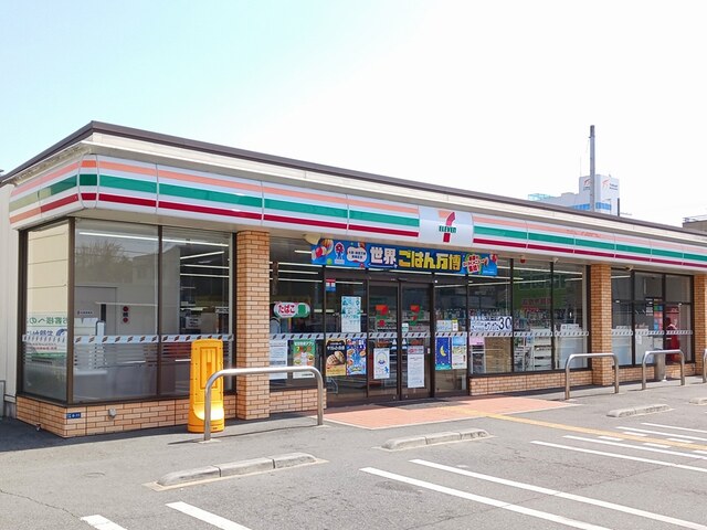 コンビニ　セブンイレブン（コンビニ）まで900m