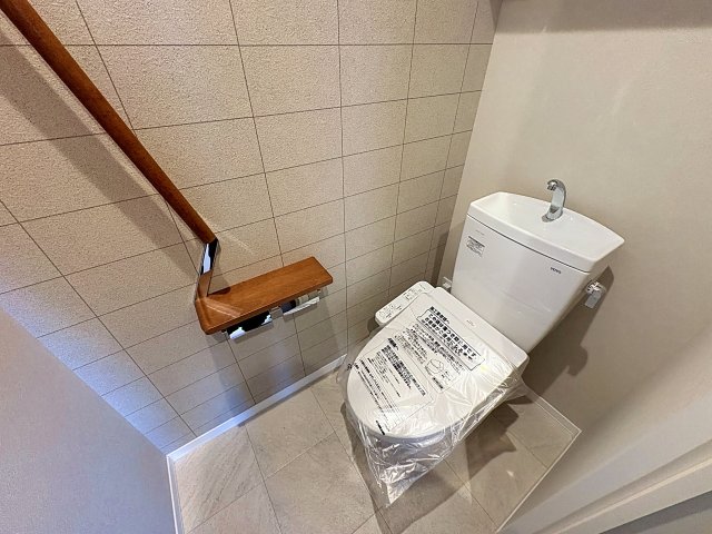 トイレ　掲載写真は空室の別部屋を掲載しております。実際のお部屋と仕様