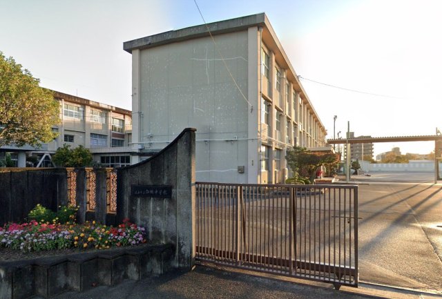 中学校　岐阜市立加納中学校（中学校）まで678m