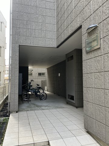 エントランス　落ち着いた雰囲気のヘーベルメゾン♪