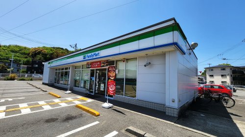 コンビニ　ファミリーマート 高知神田店（コンビニ）まで203m