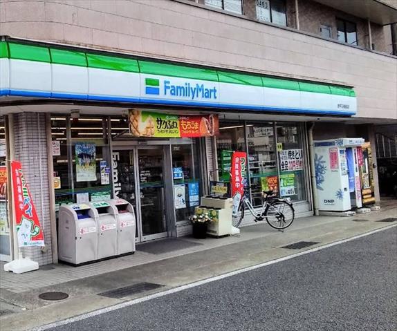 コンビニ　ファミリーマート愛甲石田駅前店（コンビニ）まで306m