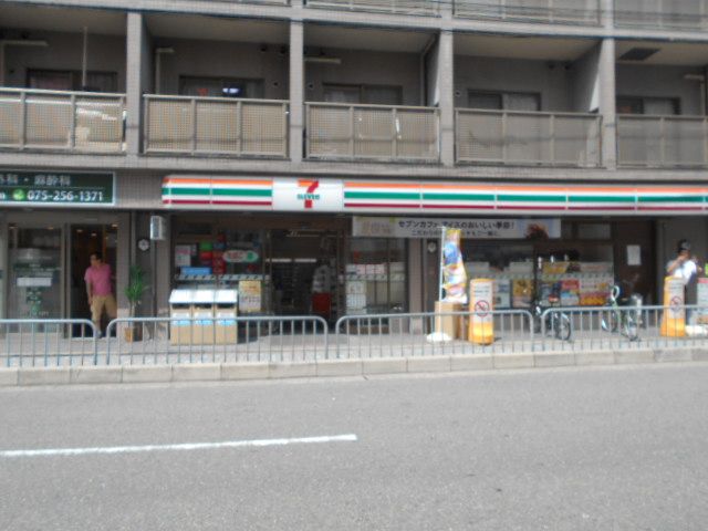 コンビニ　セブン-イレブン京都烏丸丸太町西店（コンビニ）まで618m