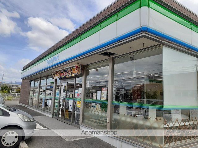 コンビニ　ファミリーマート岩出川尻店様（コンビニ）まで500m