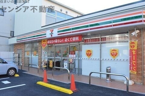 コンビニ　セブンイレブン大阪高殿6丁目店（コンビニ）まで382m
