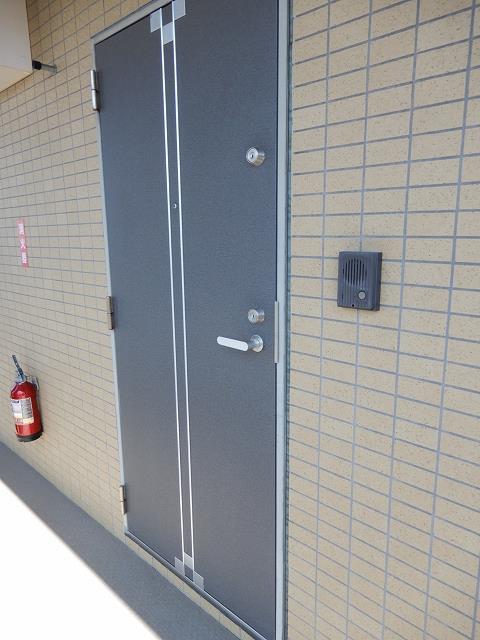 玄関　ダブルロックドア