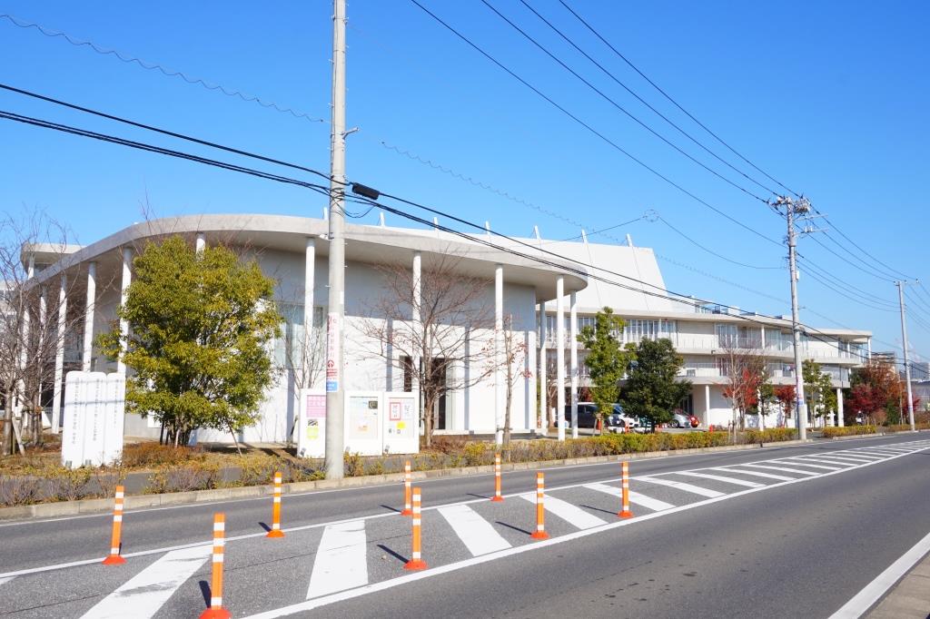 小学校　流山市立おおたかの森小学校（小学校）まで896m