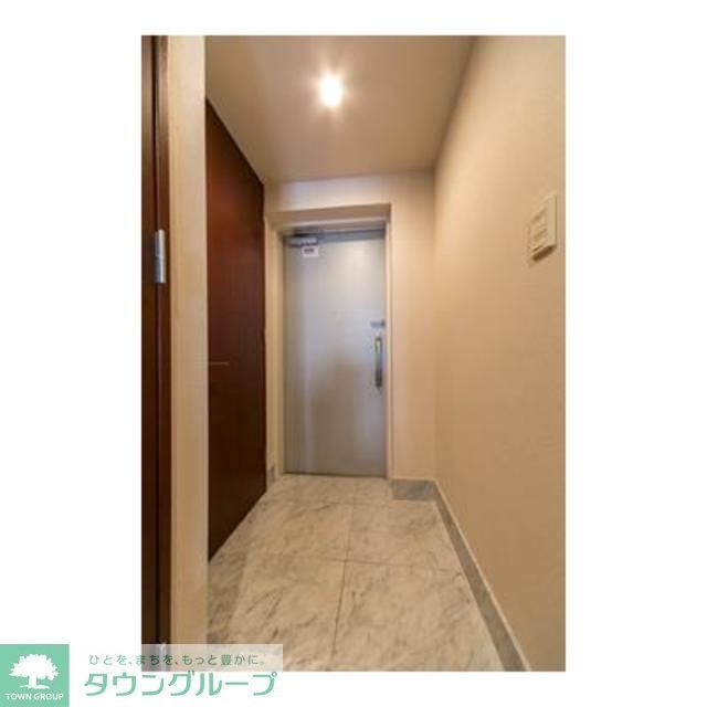 玄関　※写真は同タイプ住戸です。