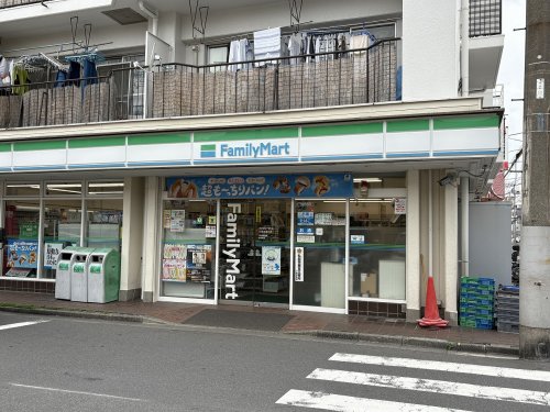 コンビニ　ファミリーマート小田本通り店（コンビニ）まで531m