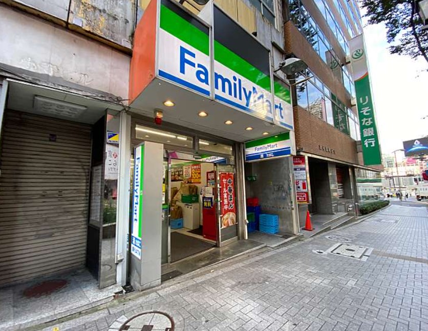 コンビニ　ファミリーマート宮益坂下店（コンビニ）まで88m