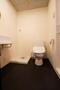 トイレ　落ち着いた色調のトイレです