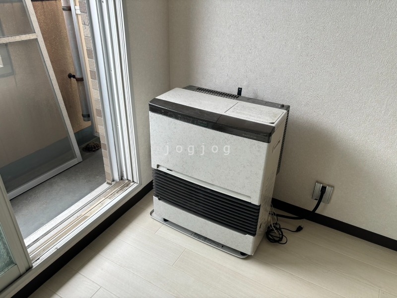 その他設備　冬はあったか石油ストーブです。