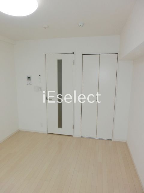 その他部屋・スペース　バルコニーからの洋室です。