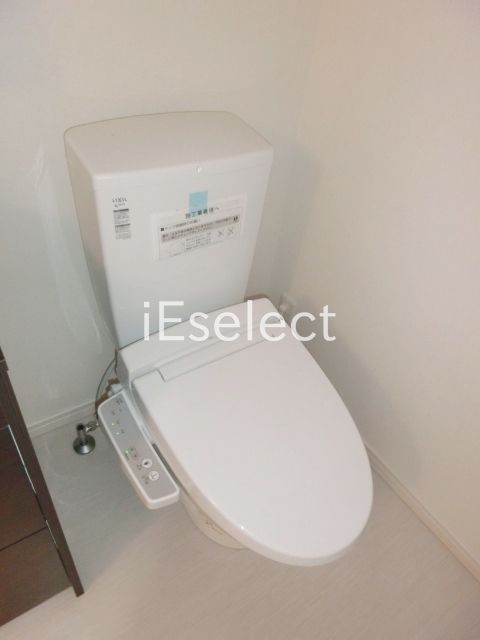 トイレ　ウォシュレット付きのトイレ。