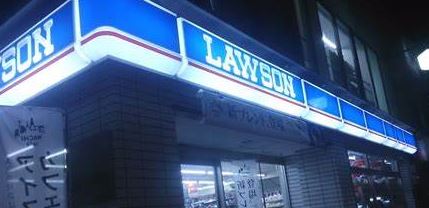 コンビニ　ローソン新馬場南口店（コンビニ）まで70m