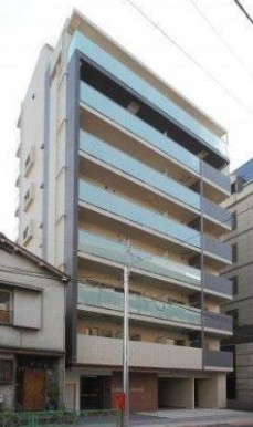 建物外観　鉄筋コンクリート造のがっちりとした建物。