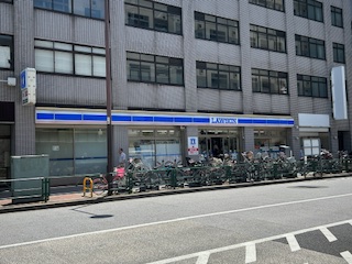 コンビニ　ローソン 西新宿四丁目店（コンビニ）まで624m