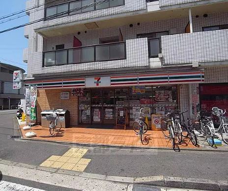 コンビニ　セブンイレブン 西京極駅前店（コンビニ）まで160m