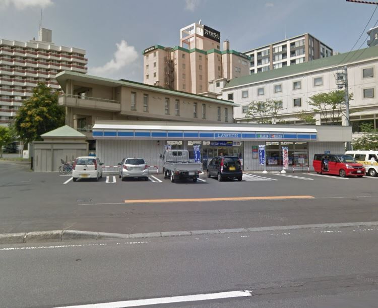 コンビニ　ローソン札幌南7条西一丁目店（コンビニ）まで137m