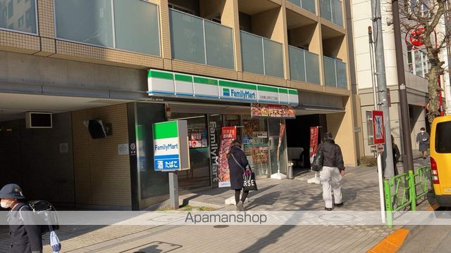 コンビニ　ファミリーマート日本橋人形町三丁目店（コンビニ）まで1m