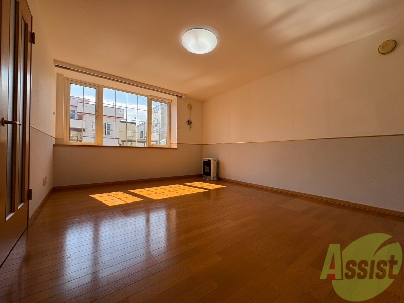 居室・リビング　広くてキレイなお部屋が広がっていて、充実した生活が送れそう。
