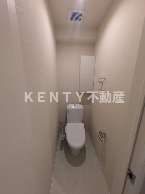 トイレ　落ち着いた色調のトイレです