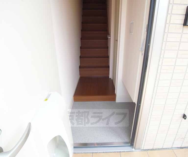 玄関　戸建て感覚のメゾネットタイプです。