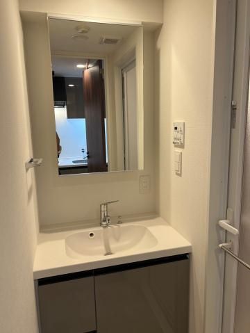 洗面設備　写真は同タイプ住居です。
