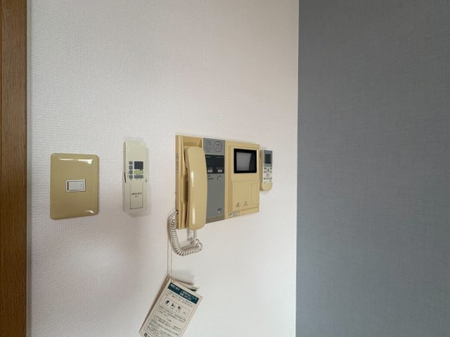 セキュリティ　モニター付きインターホン