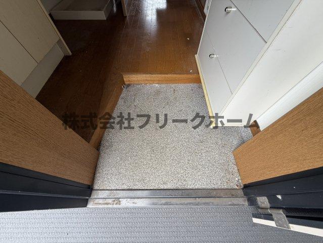 ＪＲ中央線 三鷹駅 徒歩14分 2階建 築26年の玄関写真