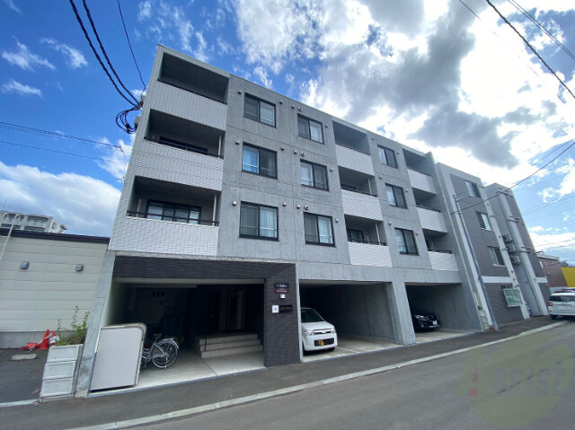 建物外観　札幌市豊平区平岸四条「アルファスクエア平岸４条」
