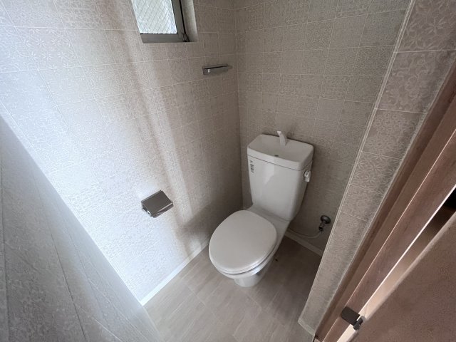 トイレ　シンプルで掃除のしやすいトイレです♪
